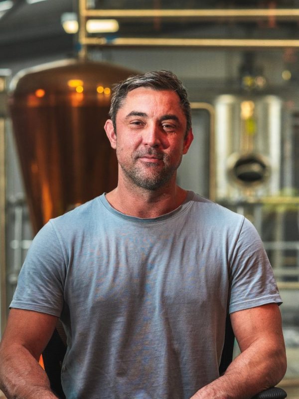 Alan Giraffe Distillers